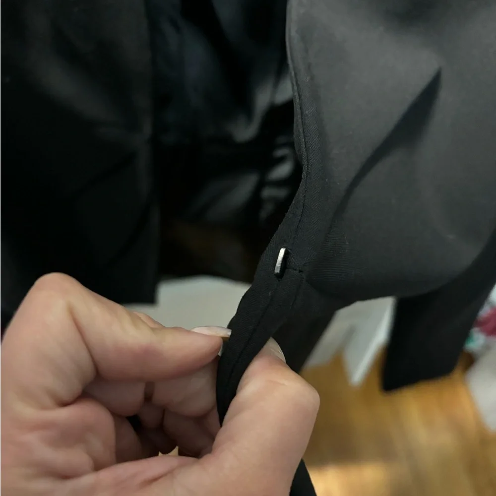 NWT Calvin Klein blazer ! Size six color black - Picture 4 of 6